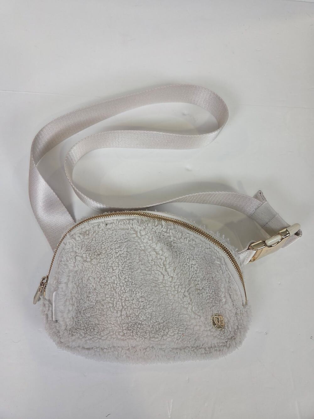 Lululemon Everywhere Belt Bag Sherpa Ivory